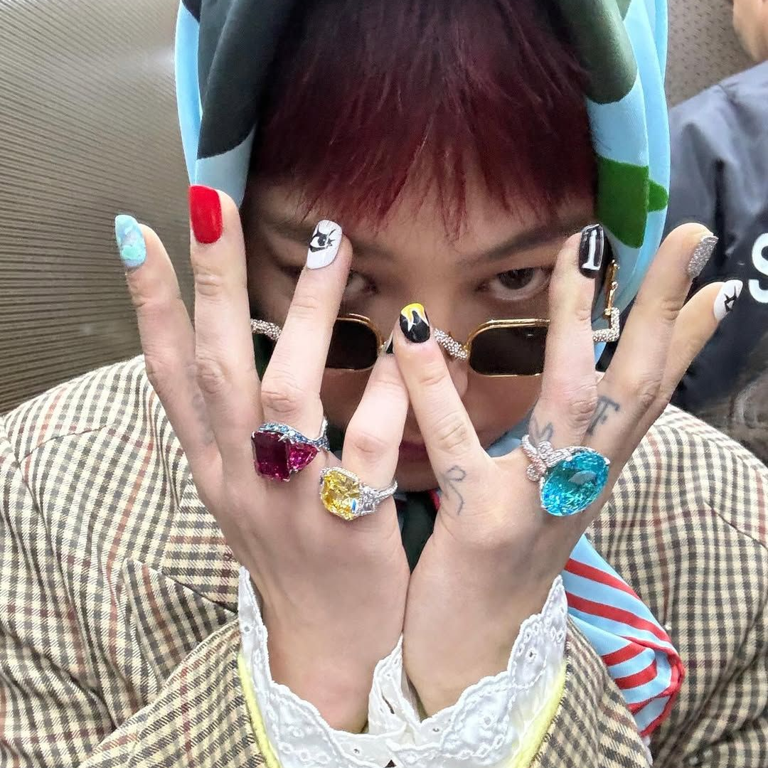 韓国男性アイドルのネイルが 「ファッション標準」になった理