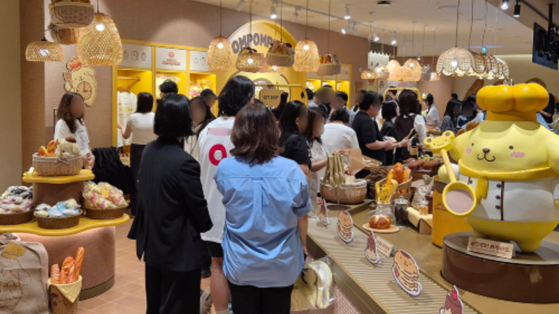 คาเฟ่ Pompompurin แห่งแรกในเกาหลี อยู่ชั้น B1 ย่านกังนัม